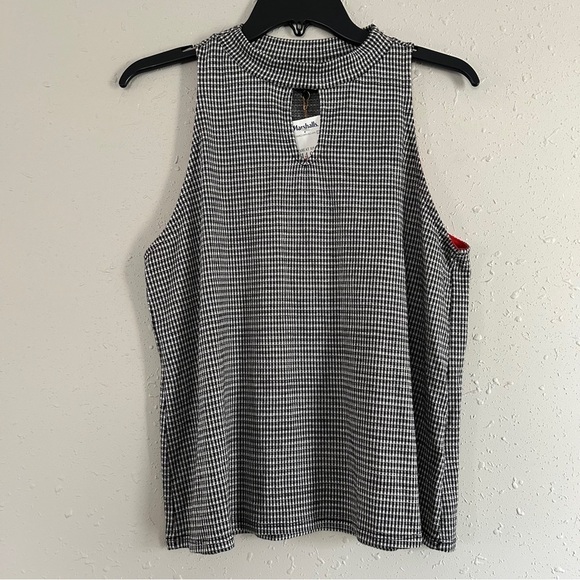 🦋 W5 NWT Black White Plaid Checkered Cutout Keyhole Sleeveless Blouse XL - Picture 1 of 5